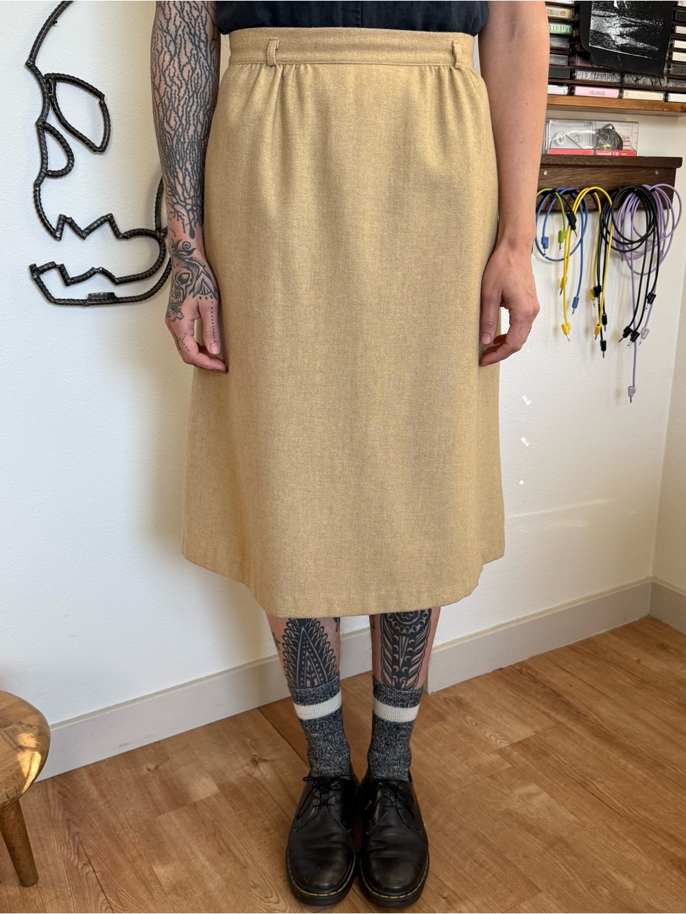 Vintage 70s Cream Pleated Wool Blend Midi Skirt with Pockets ~ Size Small / 27"